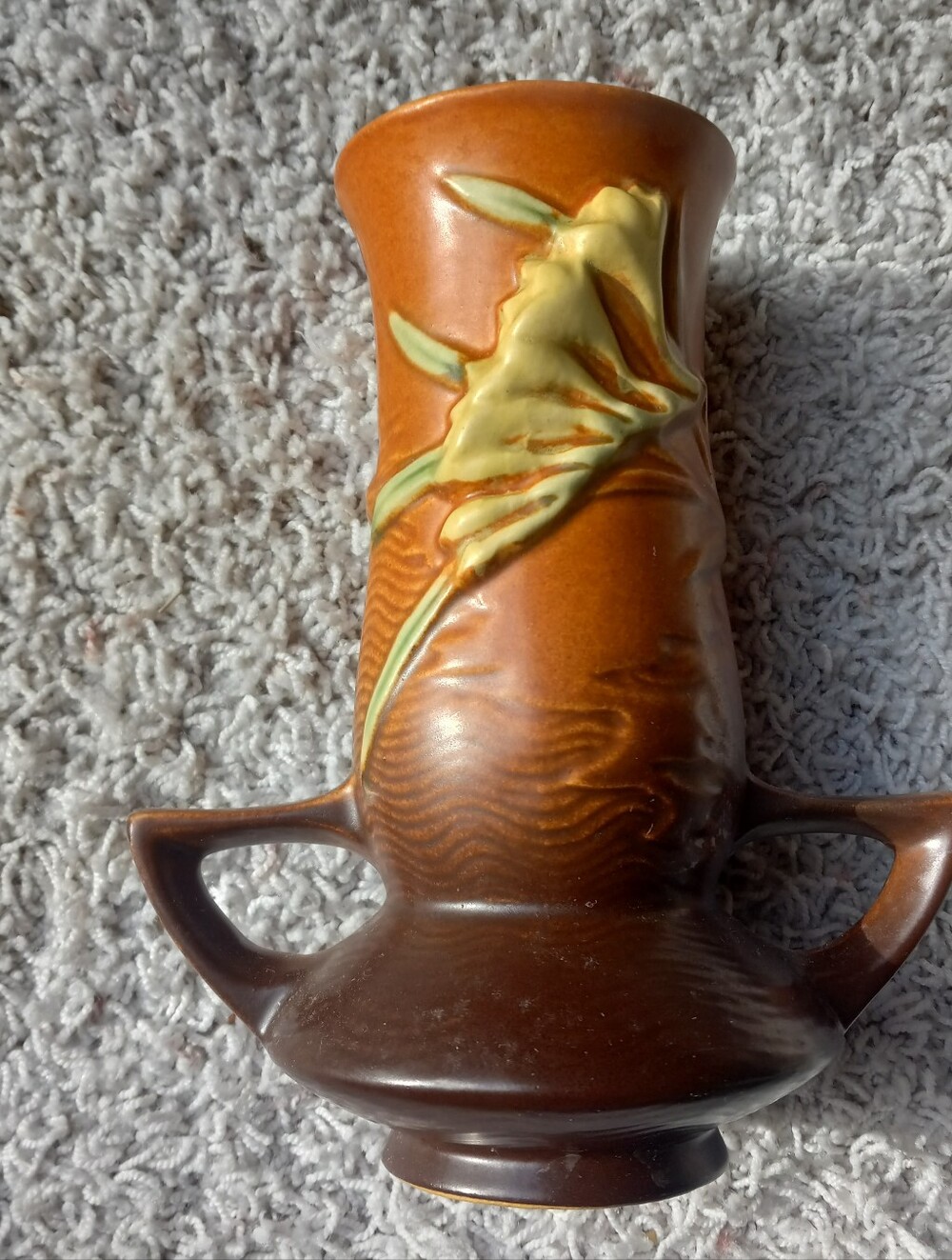 Vintage ROSEVILLE freesia Vase 119-7